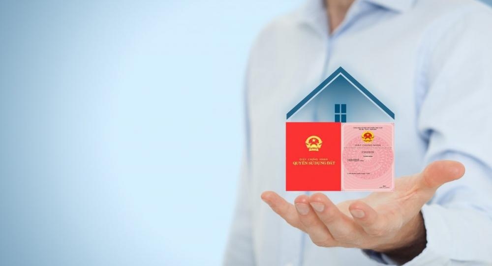 Nên hay không khi mua bán nhà đất có sổ hồng chung?
