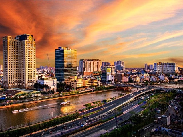 Thị trường đã đi qua giai đoạn “hoang mang cục bộ”, giờ là “thời cơ” mua được bất động sản giá tốt?