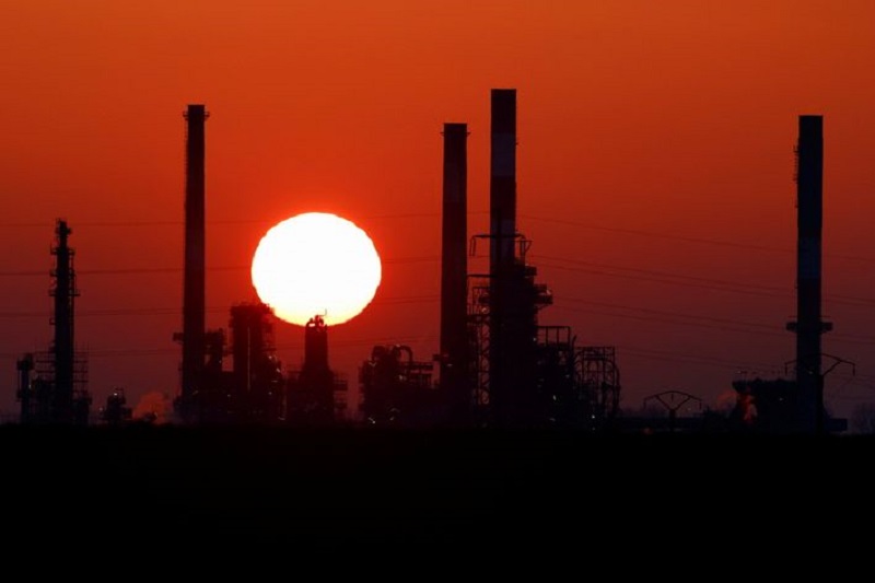 Dầu giảm giá với những triển vọng kinh tế tiêu cực; OPEC được chú ý