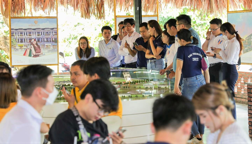 Doanh nghiệp bất động sản đang làm gì để tự cứu mình?