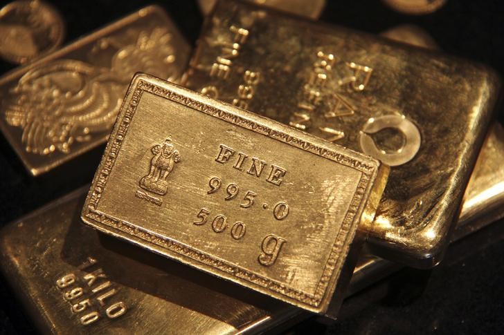 Giá vàng tăng trở lại mức cao gần 2000USD khi đồng đô la giảm; Fed lo ngại về lạm phát và ngân hàng