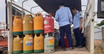 Tạm giữ cả ngàn bình gas có dấu hiệu giả mạo và 4 xe tải