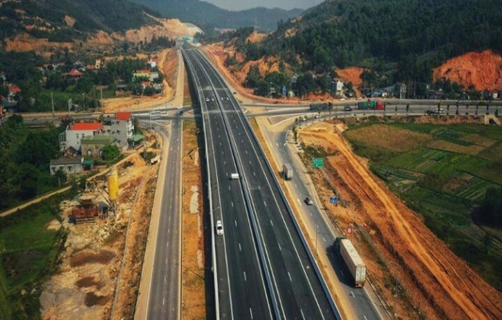 Thủ tướng yêu cầu ưu tiên nguồn lực để đẩy nhanh tiến độ các dự án giao thông