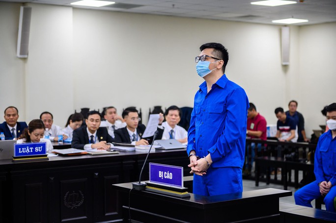 Chủ tịch Louis Holdings phủ nhận thao túng chứng khoán để thu lợi 152 tỉ đồng - Ảnh 2.