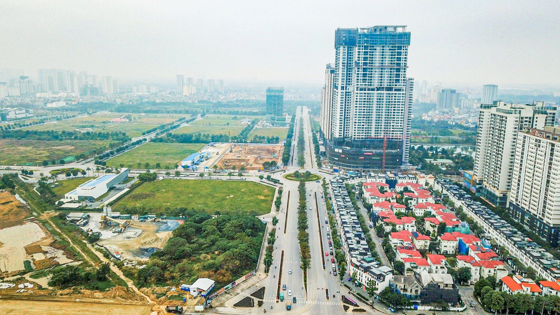 [Photo Essay] Bất động sản dọc trục Tây Thăng Long: Đoạn đầu giá 500 triệu/m2, sau 10km giá giảm 10 lần
