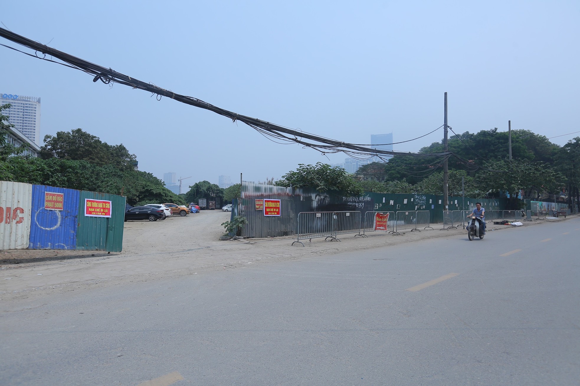 Tuyến đường trăm tỷ chỉ dài hơn 1km vẫn dang dở sau 5 năm - Ảnh 8. Tuyến đường trăm tỷ chỉ dài hơn 1km vẫn dang dở sau 5 năm - Ảnh 8.