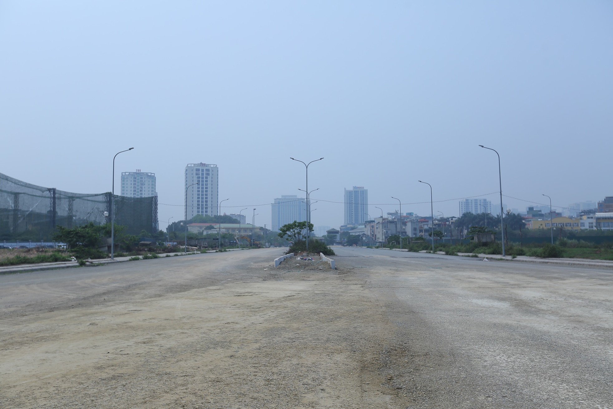 Tuyến đường trăm tỷ chỉ dài hơn 1km vẫn dang dở sau 5 năm - Ảnh 2. Tuyến đường trăm tỷ chỉ dài hơn 1km vẫn dang dở sau 5 năm - Ảnh 2.