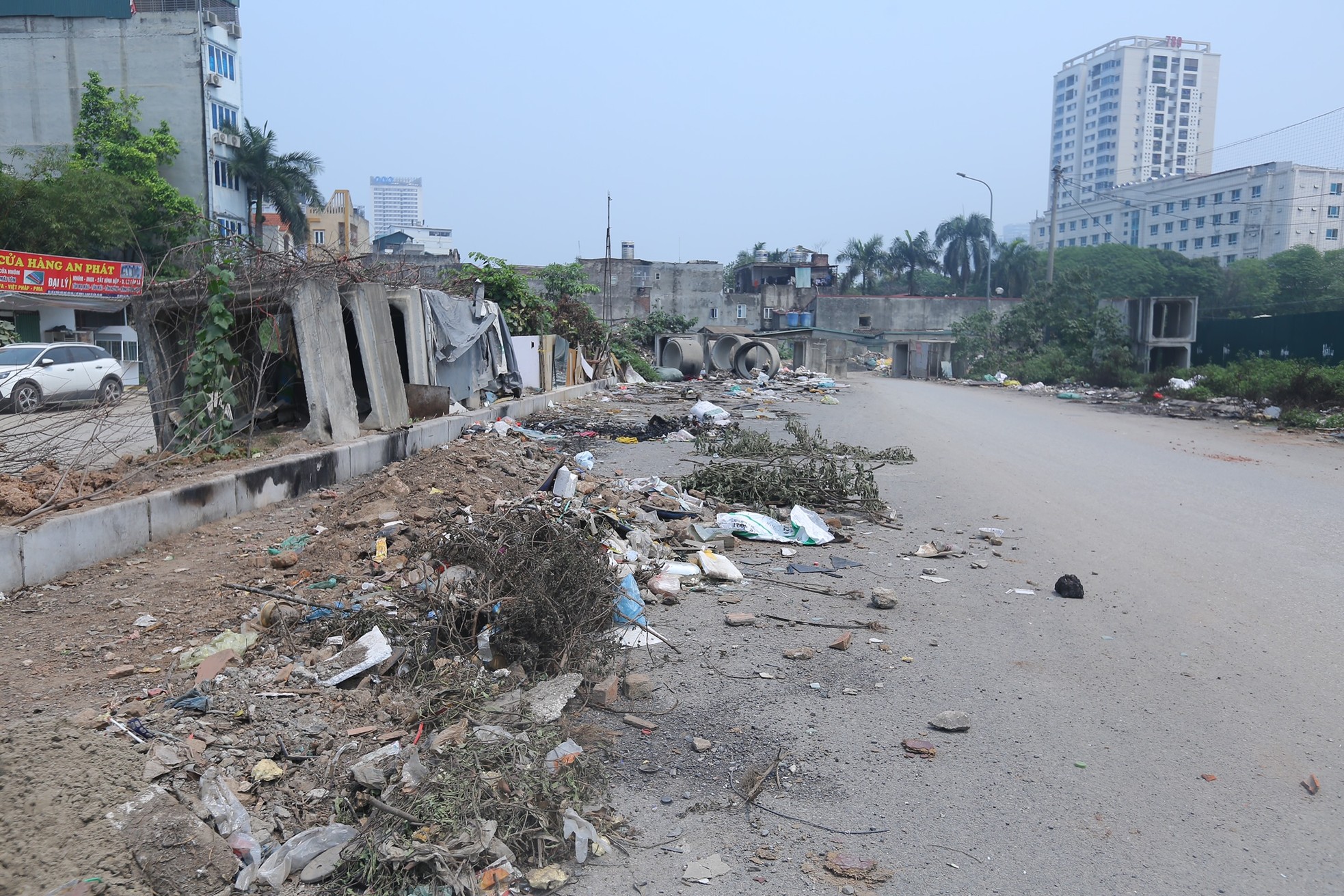 Tuyến đường trăm tỷ chỉ dài hơn 1km vẫn dang dở sau 5 năm - Ảnh 15. Tuyến đường trăm tỷ chỉ dài hơn 1km vẫn dang dở sau 5 năm - Ảnh 15.