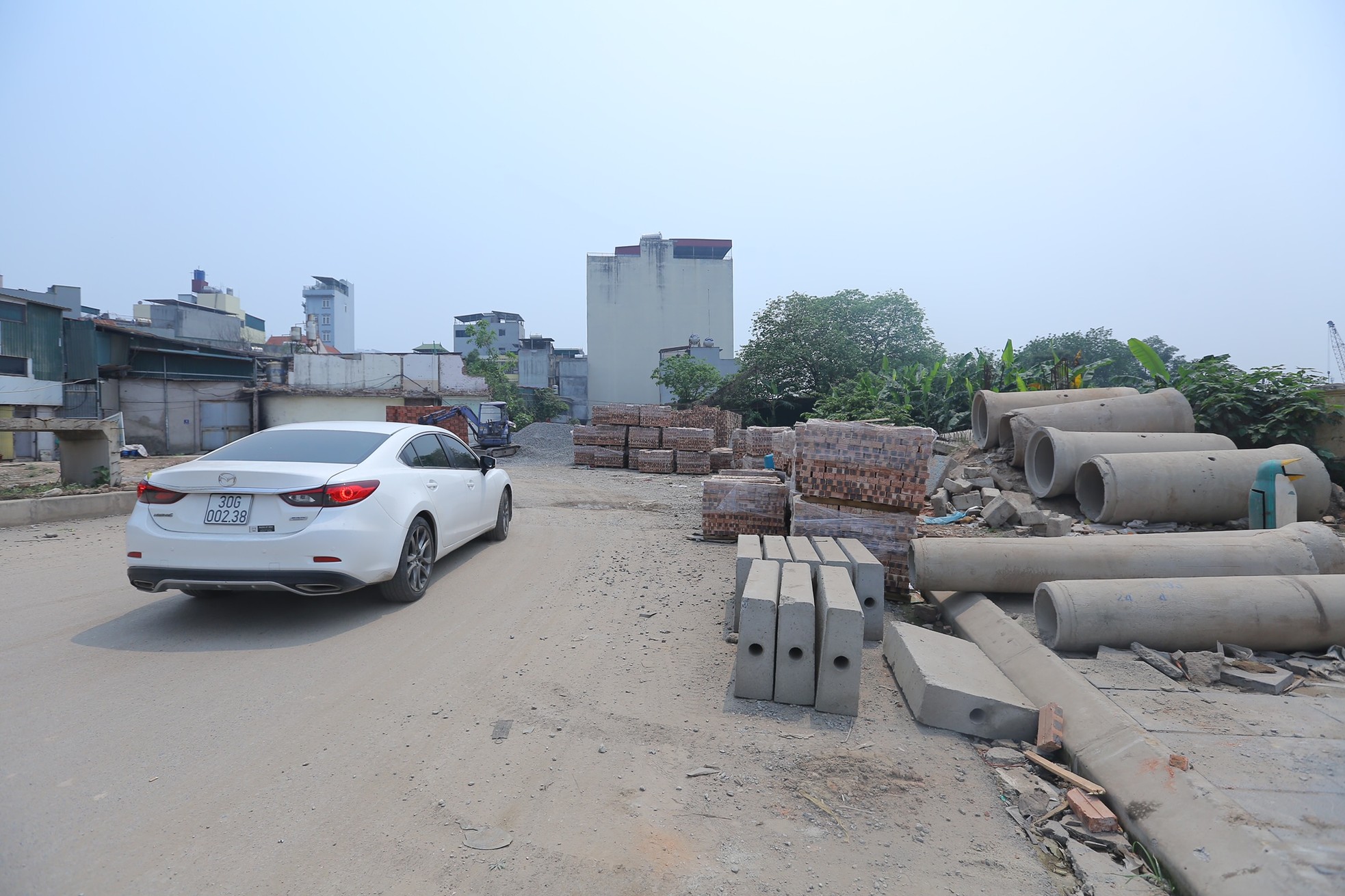 Tuyến đường trăm tỷ chỉ dài hơn 1km vẫn dang dở sau 5 năm - Ảnh 14. Tuyến đường trăm tỷ chỉ dài hơn 1km vẫn dang dở sau 5 năm - Ảnh 14.