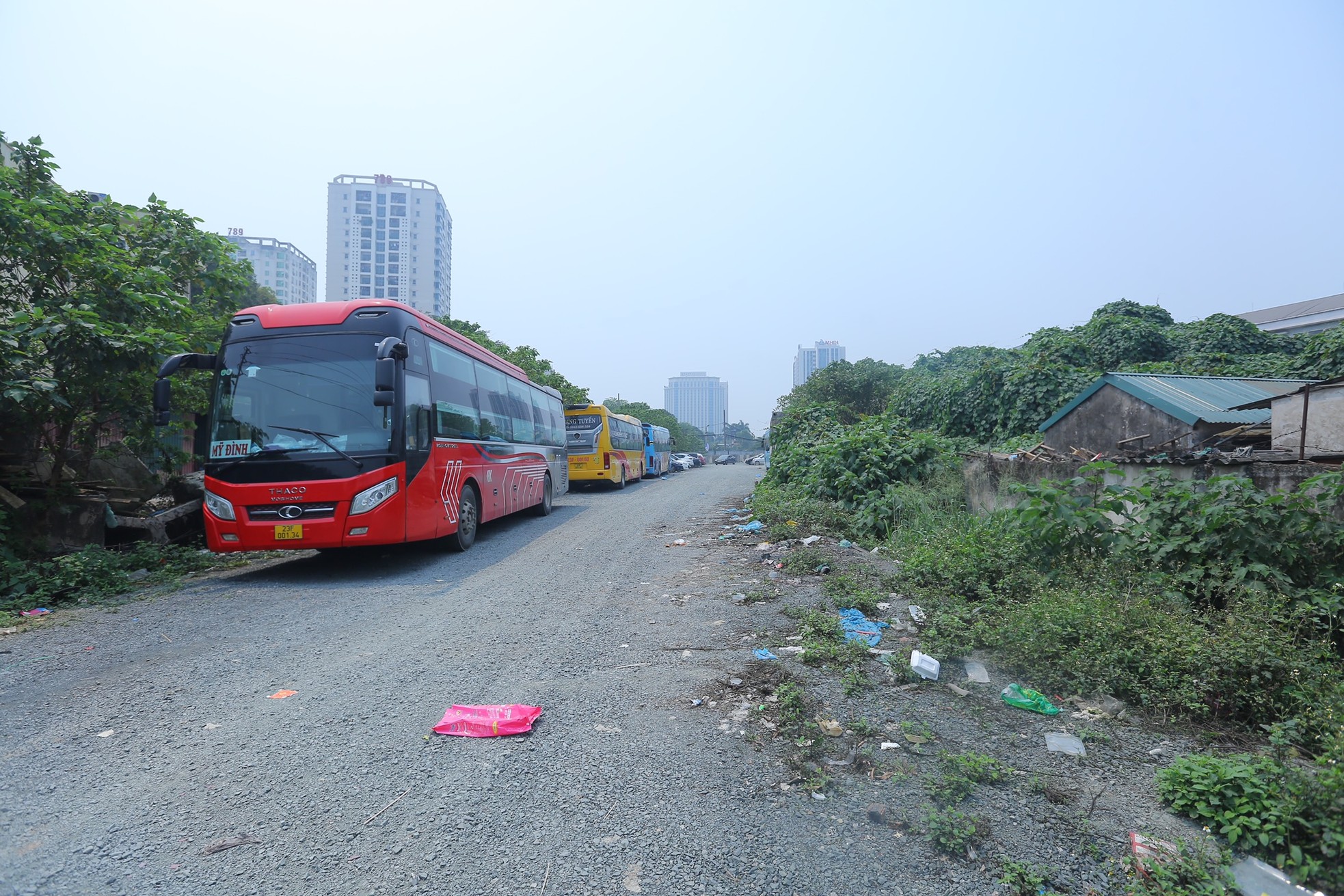 Tuyến đường trăm tỷ chỉ dài hơn 1km vẫn dang dở sau 5 năm - Ảnh 4. Tuyến đường trăm tỷ chỉ dài hơn 1km vẫn dang dở sau 5 năm - Ảnh 4.