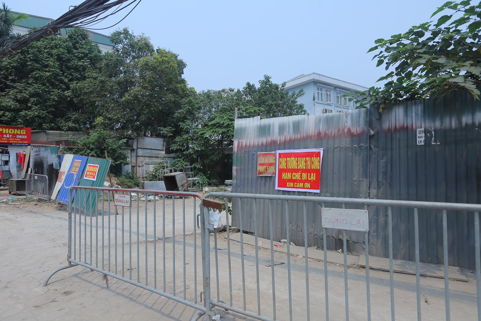 Tuyến đường trăm tỷ chỉ dài hơn 1km vẫn dang dở sau 5 năm - Ảnh 9. Tuyến đường trăm tỷ chỉ dài hơn 1km vẫn dang dở sau 5 năm - Ảnh 9.