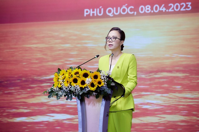 Sun Property trao sổ đỏ cho khách hàng Sun Grand City New An Thoi