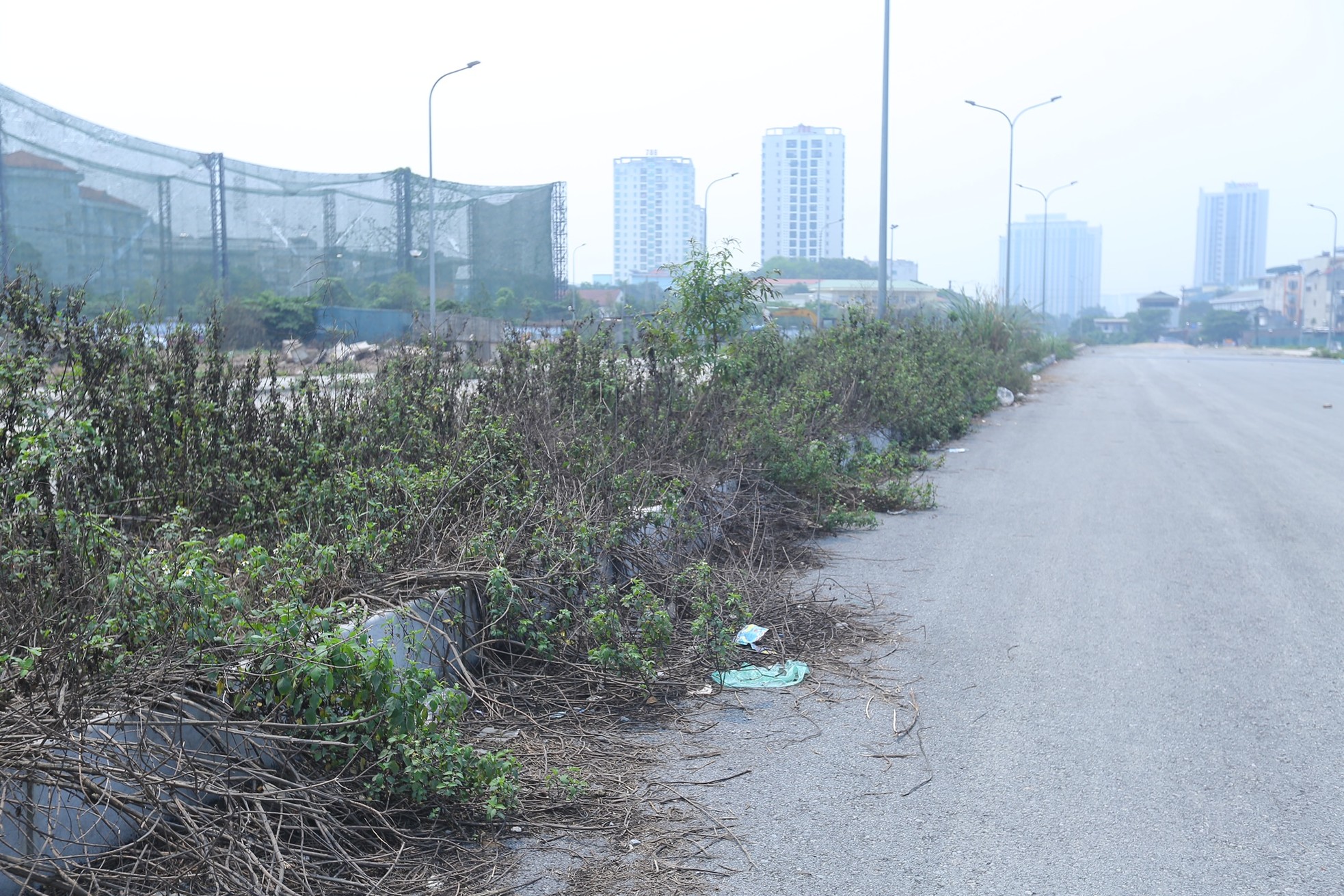 Tuyến đường trăm tỷ chỉ dài hơn 1km vẫn dang dở sau 5 năm - Ảnh 7. Tuyến đường trăm tỷ chỉ dài hơn 1km vẫn dang dở sau 5 năm - Ảnh 7.