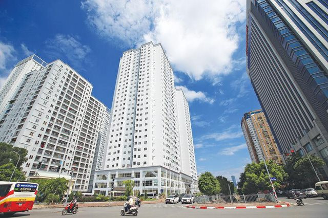 Hà Nội: Chủ đầu tư bán chung cư mới đắt gấp rưỡi giá căn hộ thứ cấp đã đi vào sử dụng - Ảnh 2. Hà Nội: Chủ đầu tư bán chung cư mới đắt gấp rưỡi giá căn hộ thứ cấp đã đi vào sử dụng - Ảnh 2.