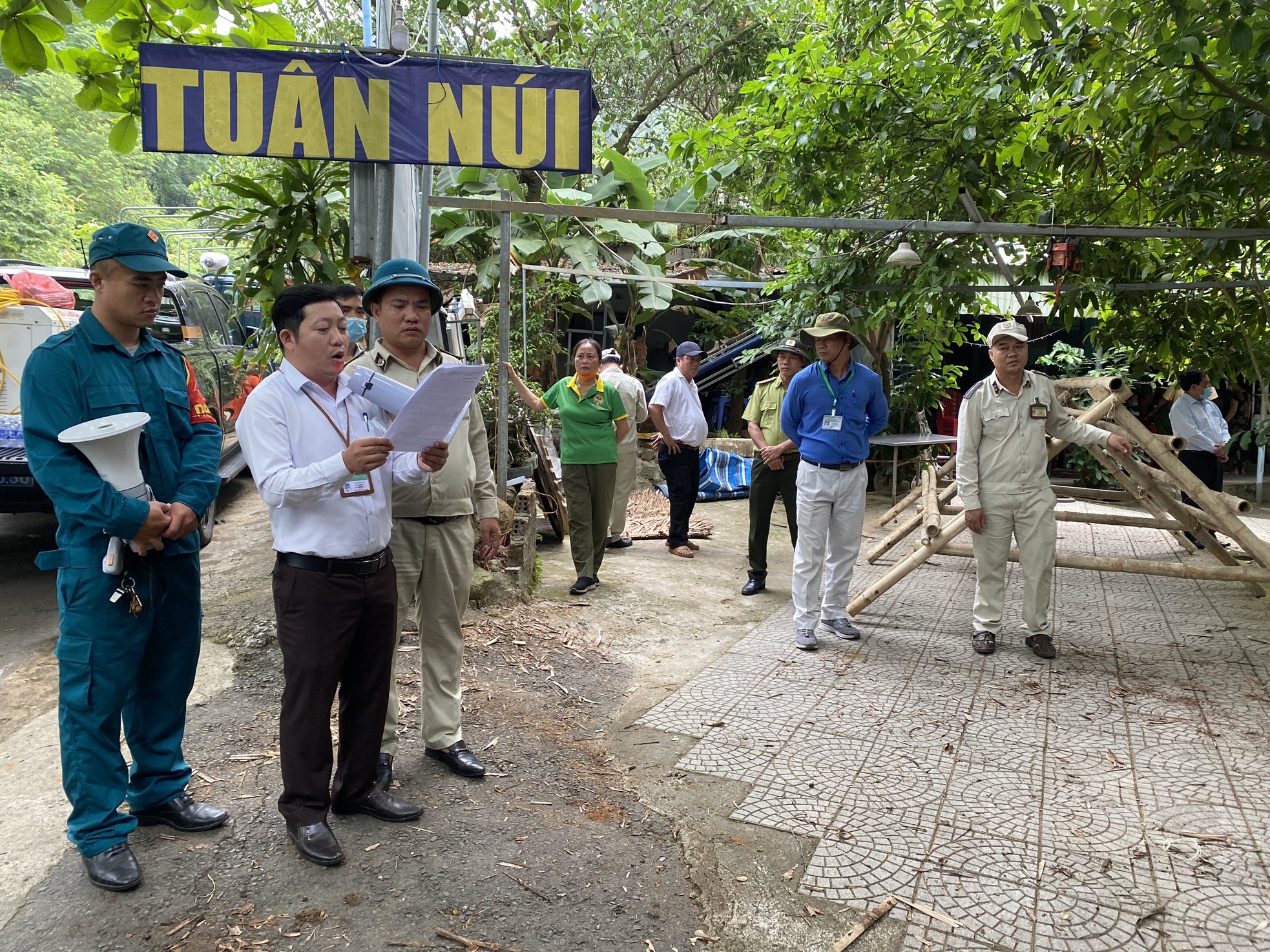 Cưỡng chế hàng loạt nhà hàng trái phép trên bán đảo Sơn Trà