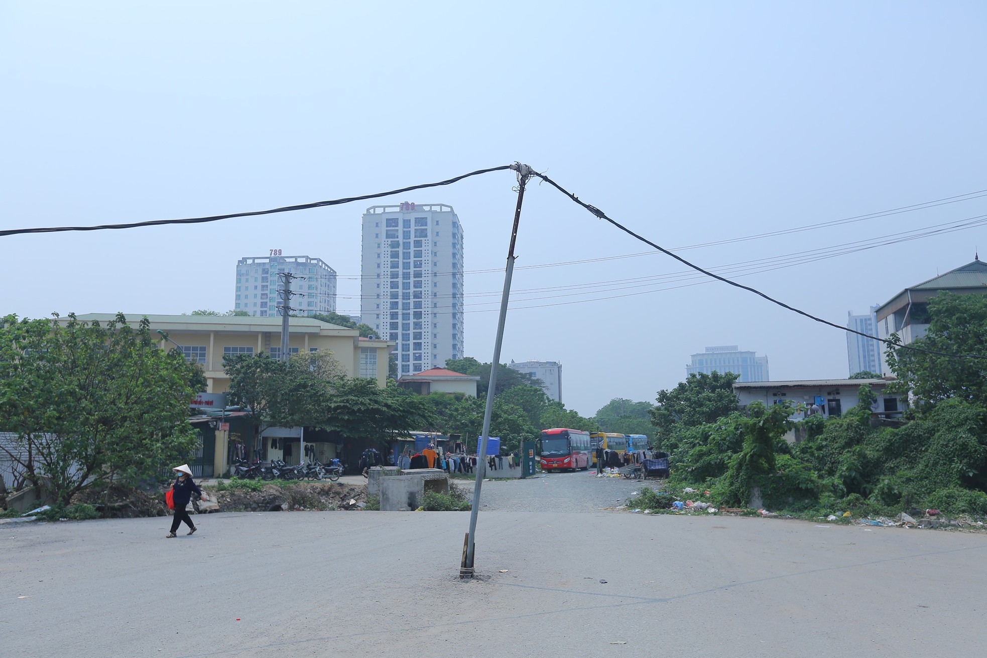 Tuyến đường trăm tỷ chỉ dài hơn 1km vẫn dang dở sau 5 năm - Ảnh 5. Tuyến đường trăm tỷ chỉ dài hơn 1km vẫn dang dở sau 5 năm - Ảnh 5.