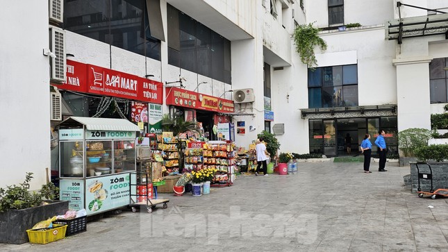 Chung cư Athena Complex Xuân Phương băng rôn đỏ rực đòi 'sổ hồng' - Ảnh 3. Chung cư Athena Complex Xuân Phương băng rôn đỏ rực đòi 'sổ hồng' - Ảnh 3.