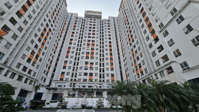 Chung cư Athena Complex Xuân Phương băng rôn đỏ rực đòi ‘sổ hồng’