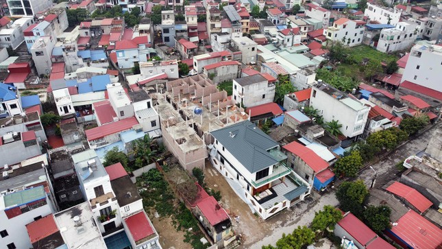 Yêu cầu xử lý nghiêm vụ vợ Chủ tịch phường xây 9 nhà liền kề không phép