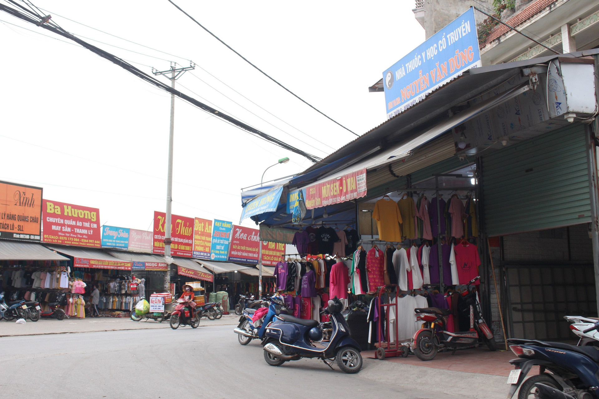 Ngỡ ngàng với một khu vực vùng ven Hà Nội có giá nhà đất tương đương phố cổ, môi giới khẳng định: “Cầm 20 tỷ đồng đừng mơ mua được!”