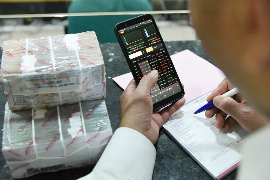 Tín dụng chứng khoán: Không siết, nhưng thận trọng