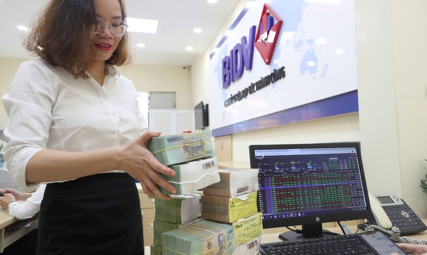 Tiền bắt đầu chảy mạnh vào chứng khoán