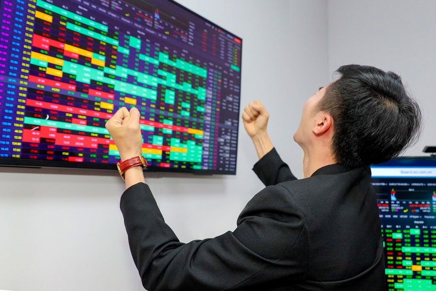 Chứng khoán nửa cuối 2023: Lạc quan thận trọng