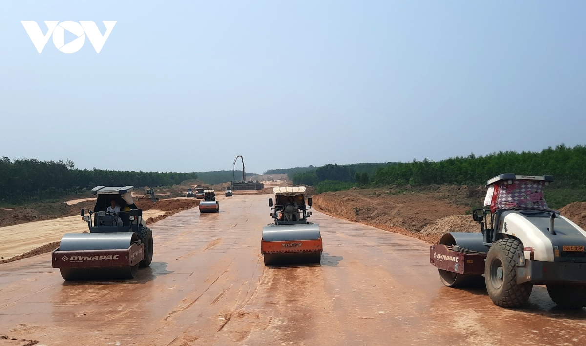 Thiếu khu tái định cư, dự án cao tốc Bắc – Nam chậm bàn giao mặt bằng