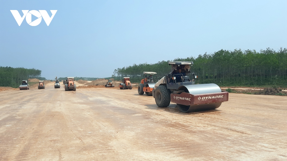 Thiếu khu tái định cư, dự án cao tốc Bắc - Nam chậm bàn giao mặt bằng - Ảnh 2. Thiếu khu tái định cư, dự án cao tốc Bắc - Nam chậm bàn giao mặt bằng - Ảnh 2.