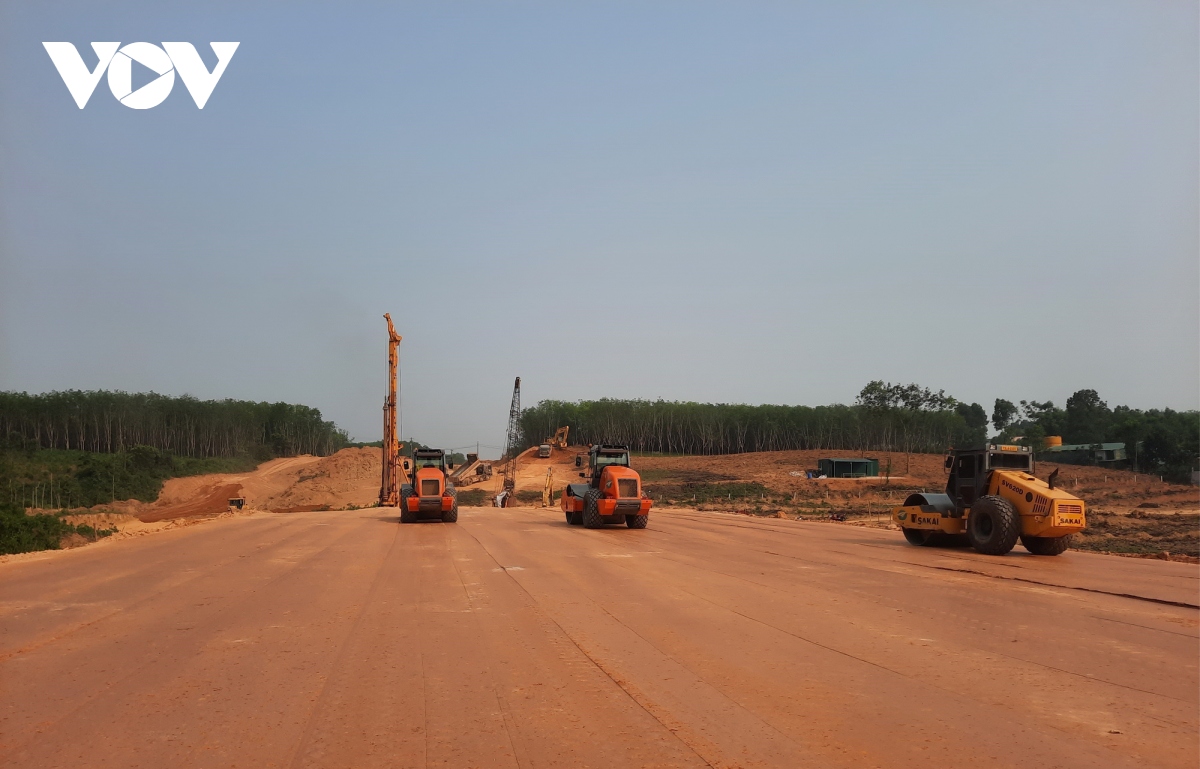 Thiếu khu tái định cư, dự án cao tốc Bắc - Nam chậm bàn giao mặt bằng - Ảnh 3. Thiếu khu tái định cư, dự án cao tốc Bắc - Nam chậm bàn giao mặt bằng - Ảnh 3.