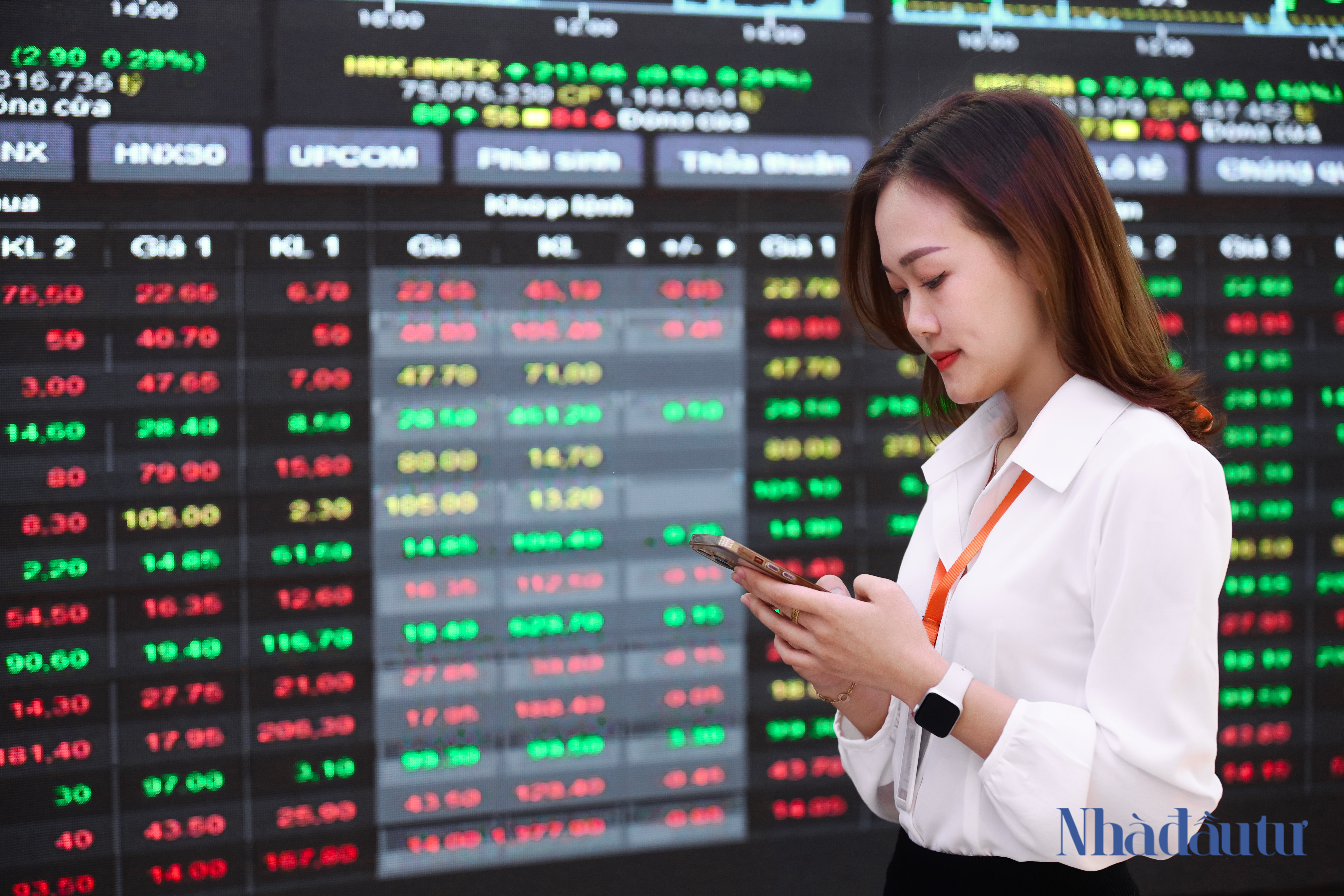 Giảm lãi suất, nhóm ngành nào hưởng lợi? - Ảnh 1. Giảm lãi suất, nhóm ngành nào hưởng lợi? - Ảnh 1.