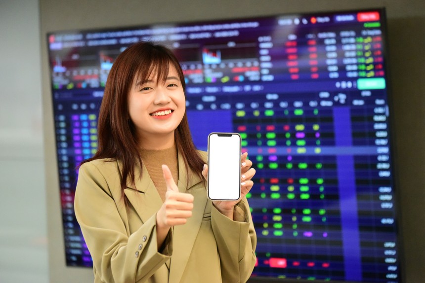 Dòng tiền sôi động, cổ phiếu chứng khoán đua nhau lập đỉnh mới