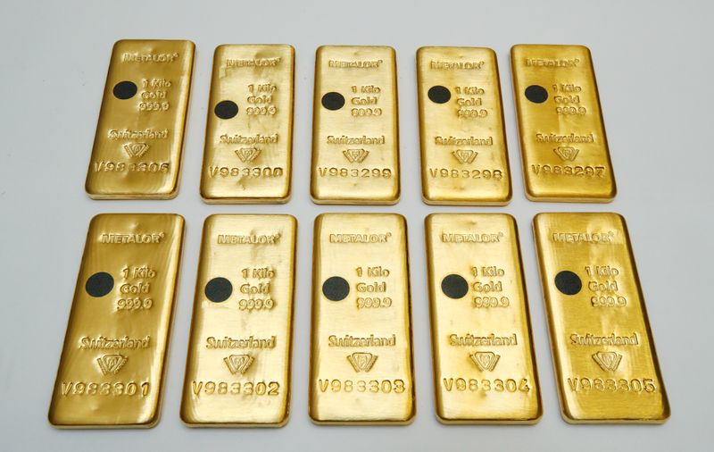 Vàng ổn định gần mức cao kỷ lục trước khi Mỹ công bố báo cáo bảng lương