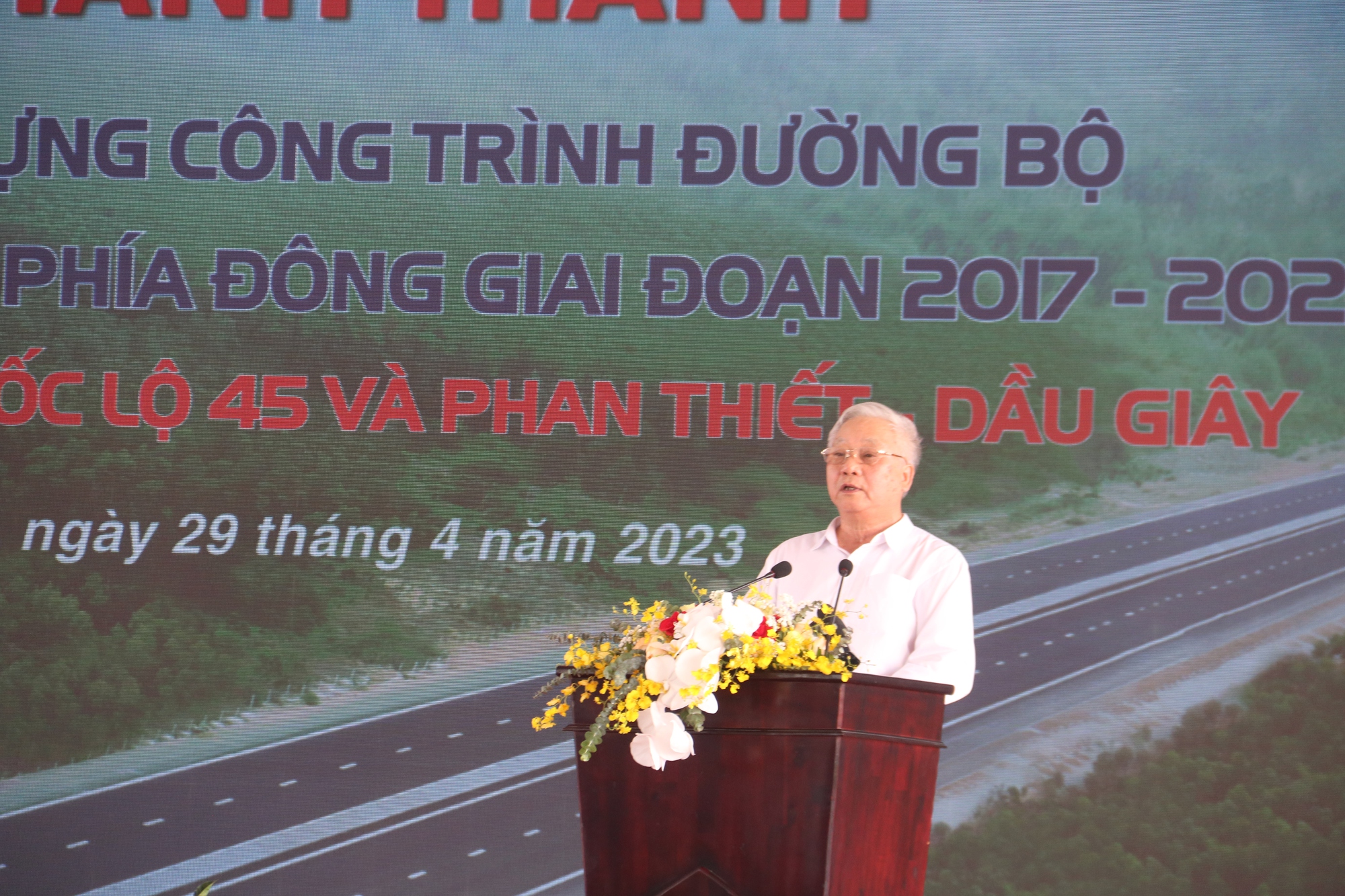 Từ TP HCM đi TP Phan Thiết chỉ mất 2,5 giờ nhờ tuyến cao tốc 99 km - Ảnh 2. Từ TP HCM đi TP Phan Thiết chỉ mất 2,5 giờ nhờ tuyến cao tốc 99 km - Ảnh 2.
