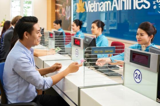Sau khi tăng “nóng” liên tục, giá vé máy bay 30/4 – 1/5 bất ngờ giảm mạnh