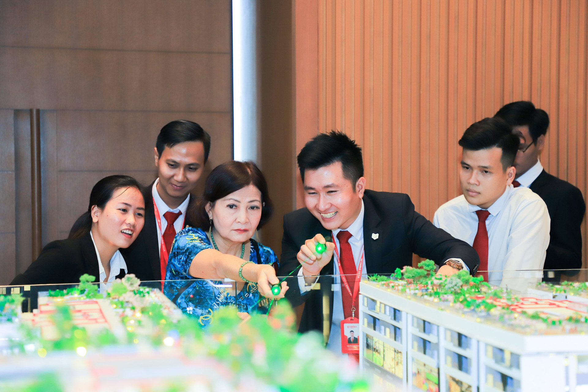 Cần hạ lãi suất để kích cầu bất động sản