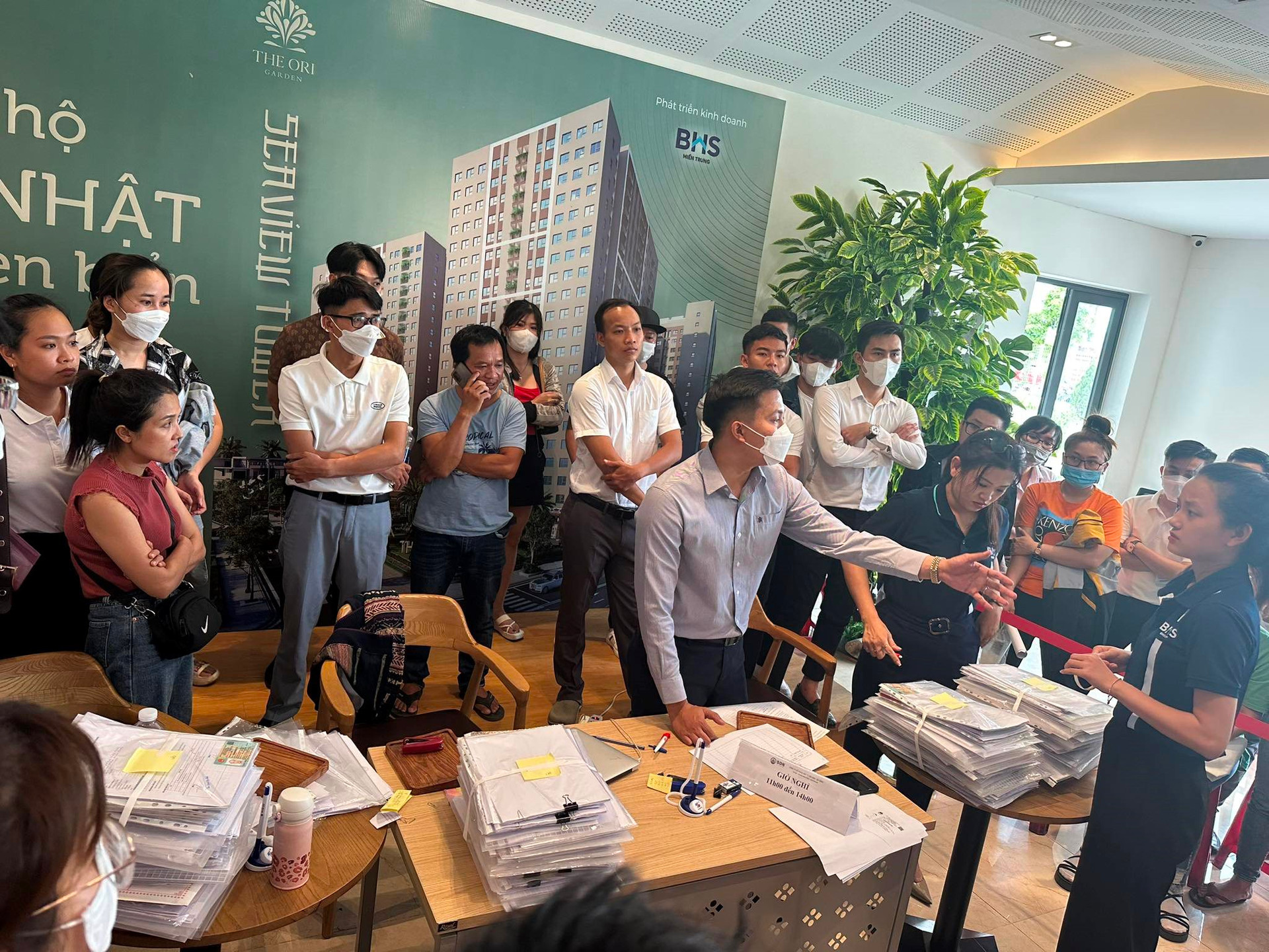Một dự án chung cư tại Đà Nẵng khiến 200 khách phải xếp hàng từ 5 giờ sáng đăng ký mua, vì sao? - Ảnh 3. Một dự án chung cư tại Đà Nẵng khiến 200 khách phải xếp hàng từ 5 giờ sáng đăng ký mua, vì sao? - Ảnh 3.