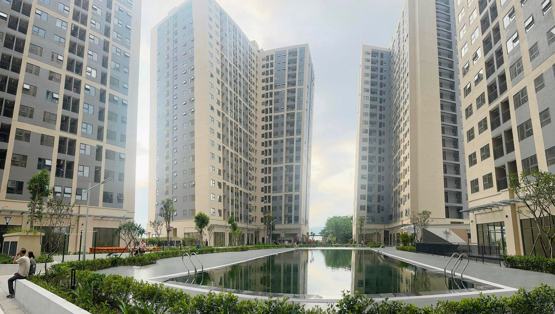 Một dự án chung cư tại Đà Nẵng khiến 200 khách phải xếp hàng từ 5 giờ sáng đăng ký mua, vì sao? - Ảnh 4. Một dự án chung cư tại Đà Nẵng khiến 200 khách phải xếp hàng từ 5 giờ sáng đăng ký mua, vì sao? - Ảnh 4.