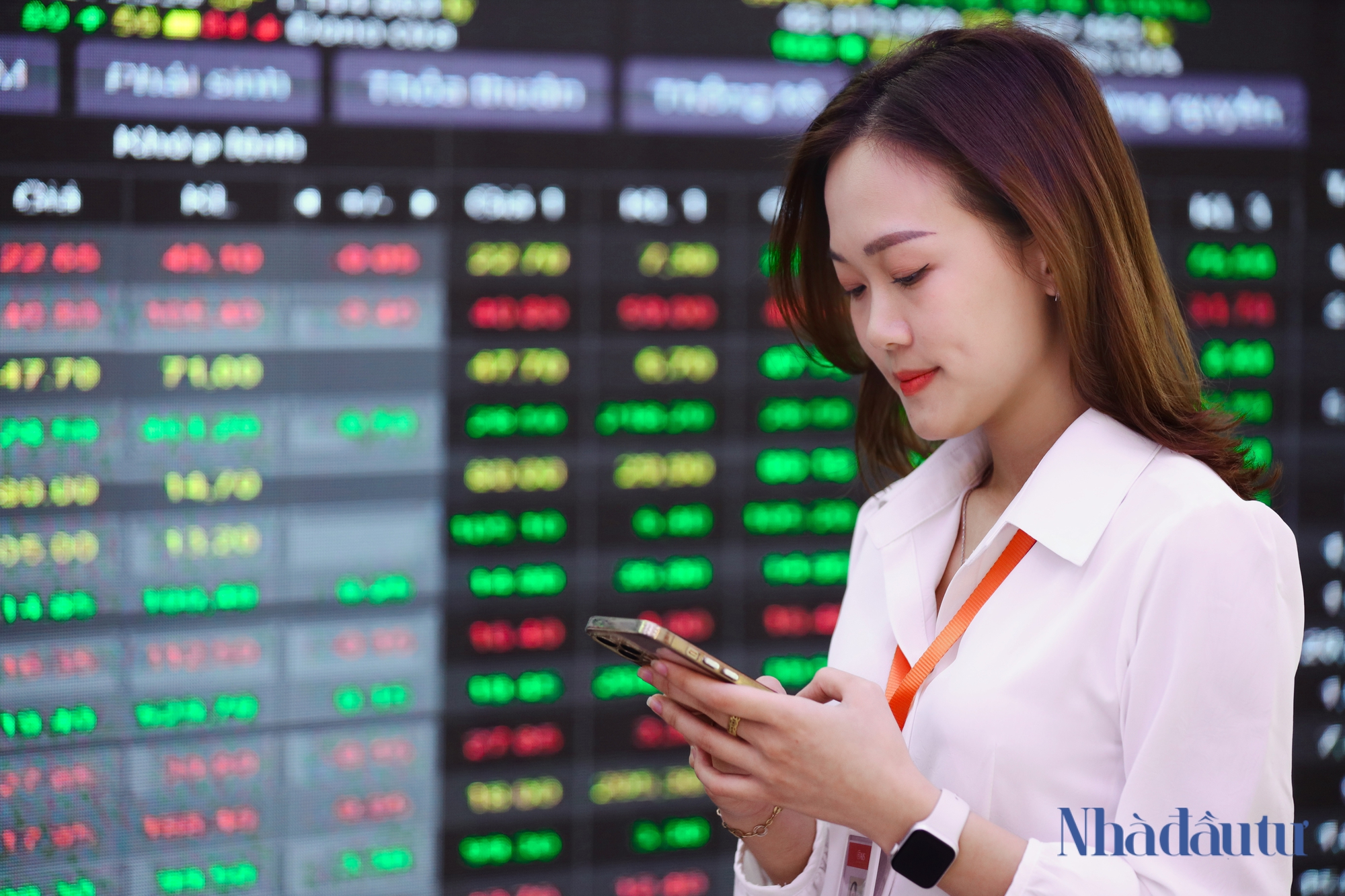 Tiền lớn nhập cuộc - Ảnh 1. Tiền lớn nhập cuộc - Ảnh 1.