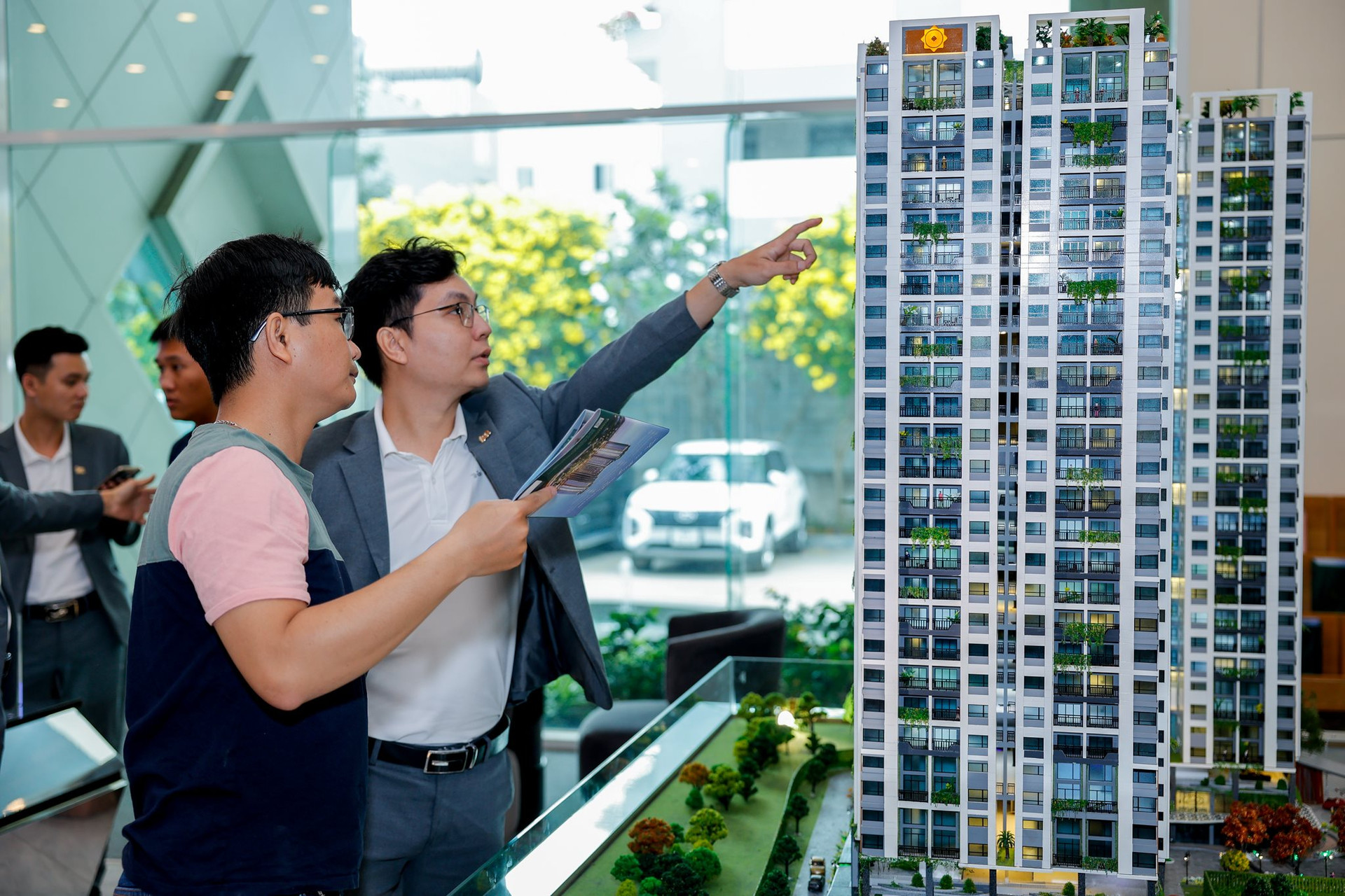 Chuyên gia địa ốc: “Thời điểm này là cơ hội mười năm có một để mua bất động sản” - Ảnh 2. Chuyên gia địa ốc: “Thời điểm này là cơ hội mười năm có một để mua bất động sản” - Ảnh 2.