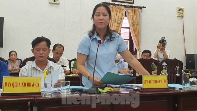Bạc Liêu: Gần 20 năm không thể thông tuyến vì hai căn nhà ‘nằm chình ình' giữa đường - Ảnh 6. Bạc Liêu: Gần 20 năm không thể thông tuyến vì hai căn nhà ‘nằm chình ình' giữa đường - Ảnh 6.