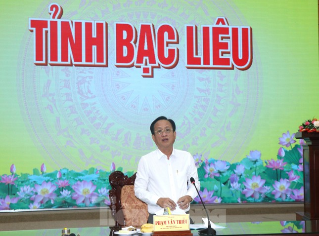 Bạc Liêu: Gần 20 năm không thể thông tuyến vì hai căn nhà ‘nằm chình ình' giữa đường - Ảnh 7. Bạc Liêu: Gần 20 năm không thể thông tuyến vì hai căn nhà ‘nằm chình ình' giữa đường - Ảnh 7.