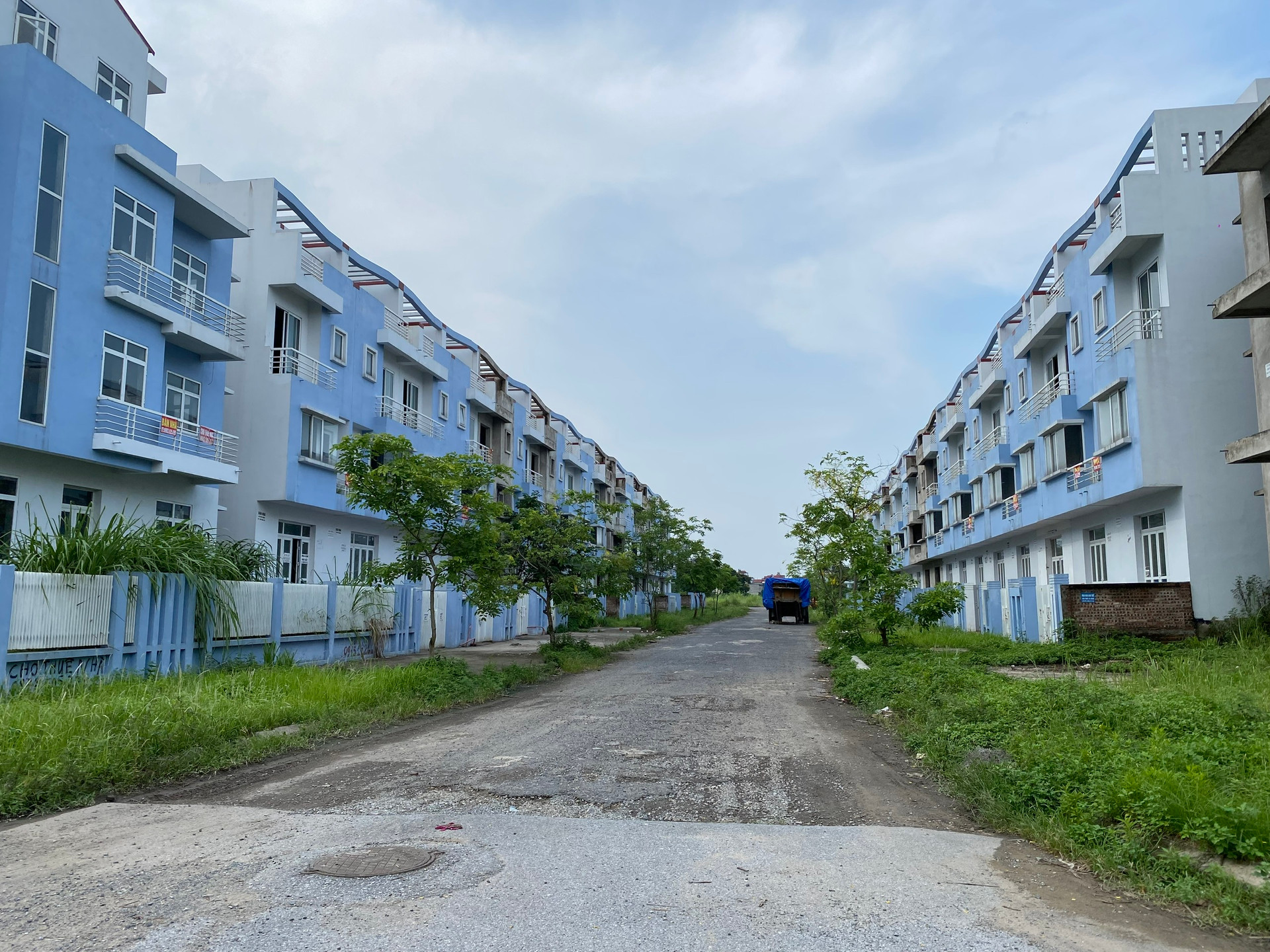 Vì sao biệt thự bỏ hoang “không người ở” giá vẫn tăng mạnh?
